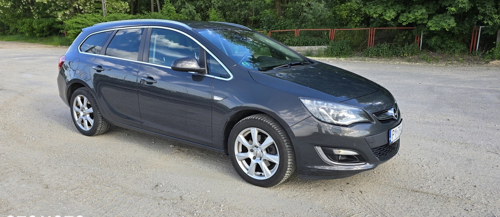 Opel Astra cena 25500 przebieg: 239000, rok produkcji 2014 z Poznań małe 277